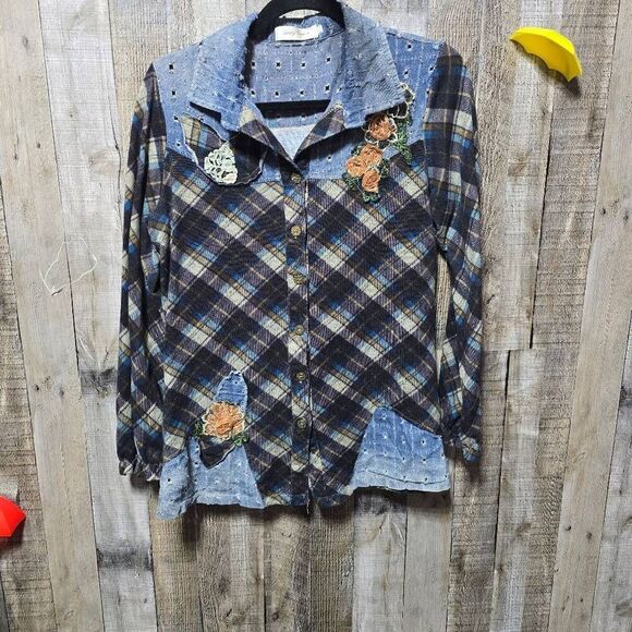 SIMPLY COUTURE Floral Applique Plaid Long Sleeve Cut Out Blouse Shirt - Picture 1 of 6